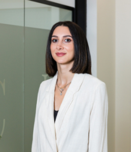 Abogada Claudia Suárez del bufete Hinojosa Abogados